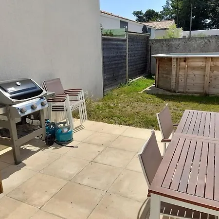 Maison Chaleureuse Avec Piscine Prázdninový dům *